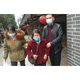 洪江市：黔城镇防疫暖心插曲，送迷路老人回家