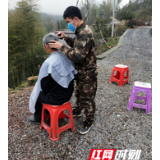 邵阳武冈：爱心小伙上门“义剪”送温暖