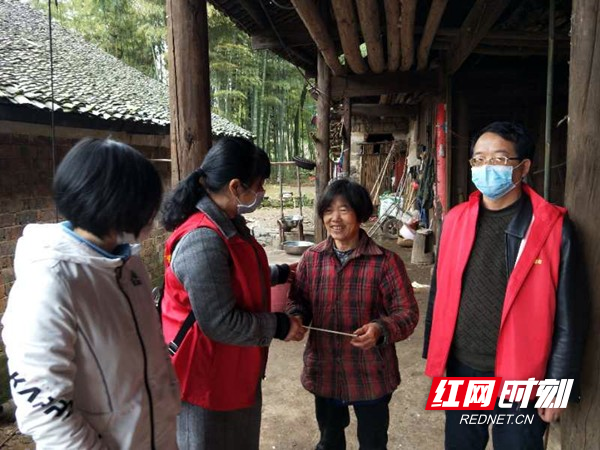 武冈:传授种养技术 助力农业“复耕复种”_副本.jpg 武冈:传授种养技术 助力农业“复耕复种”_副本.jpg