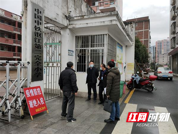 22.县教育局督查校园值班值守情况.jpg