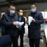 杨永：坚决打赢这两场硬战
