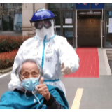 欣赏落日余晖的老爷爷可以下床啦！