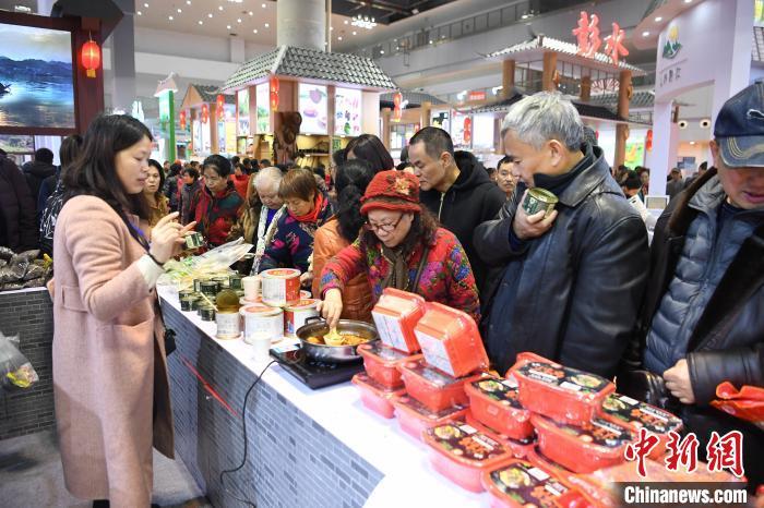 商务部：强化电商扶贫多渠道解决农产品卖难问题