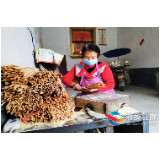 湘乡：扶贫车间生产忙  脱贫致富路更宽