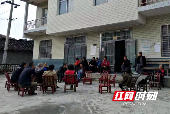 “屋场会”连民心 干群聚力谋发展.jpg