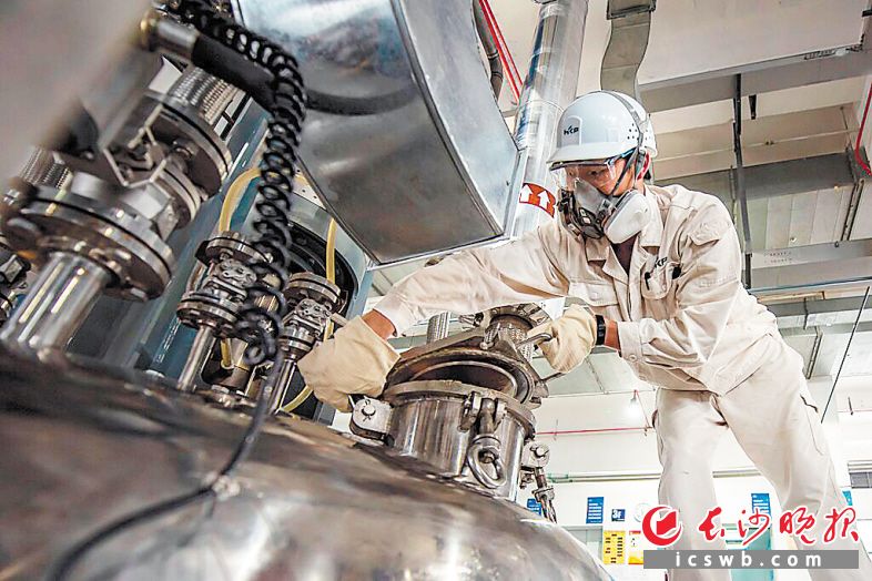 　　↑湖南湘江关西涂料有限公司作为汽车原厂漆供应商，为国内80多家知名汽车制造商提供服务。企业供图