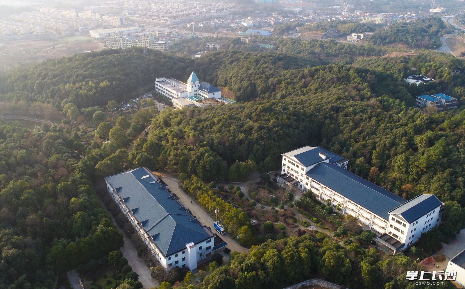 1月30日，航拍镜头中的长沙市第一医院（北院）。 长沙晚报全媒体记者 邹麟 摄