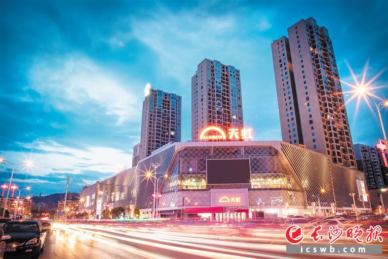 　　浏阳出台措施加快发展“三间”经济，包括丰富夜食、夜宿、夜游、夜购、夜娱等新“夜”态。　　本版图片除署名外均为浏阳市文旅广体局提供