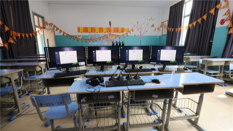 怀化市宏宇中学：在线直播教学 保障“停课不停学”.mp4_20200320_154308.769.jpg