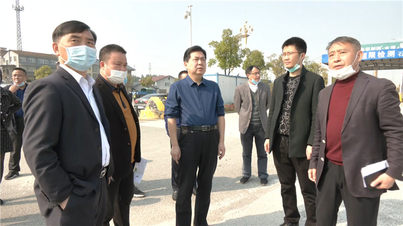 熊安台调研指导重点项目建设（半成品）.mp4_20200320_174127.240.jpg