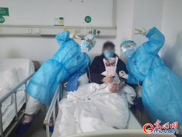 【一线医护日记】(78)“刘爷爷,明年春天我一定再来武汉看您!”