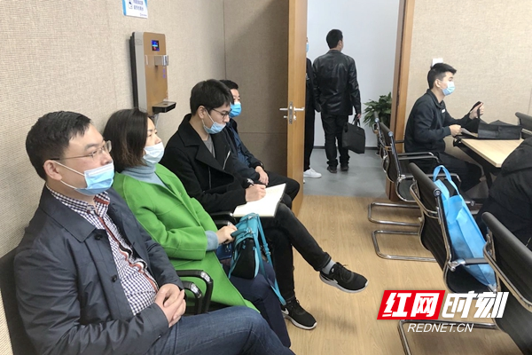 龙清安一行观摩开标现场_副本.jpg