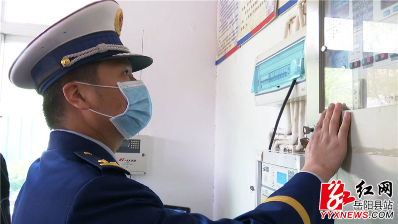 检查消防报警控制器.jpg 检查消防报警控制器.jpg
