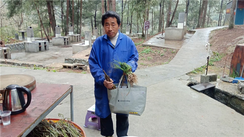 鹤城区：让援鄂白衣战士在天然氧吧放松心情（半成品）.mp4_20200326_153021.473.jpg