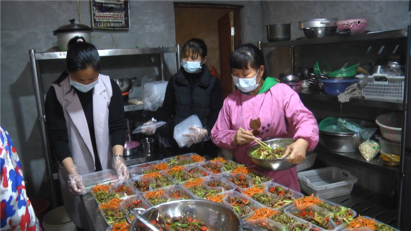 鹤城区：让援鄂白衣战士在天然氧吧放松心情（半成品）.mp4_20200326_152912.537.jpg