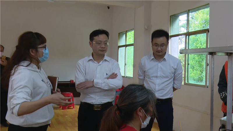 向秀亮消毒马路市场安全隐患专项整治及扶贫车间扩村工作.mp4_20200327_145814.027.jpg