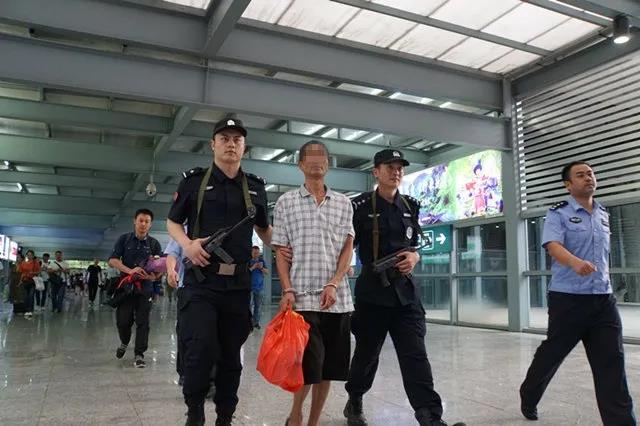 杀人潜逃11年 泸溪公安奔袭千里跨省缉凶.jpg 杀人潜逃11年 泸溪公安奔袭千里跨省缉凶.jpg