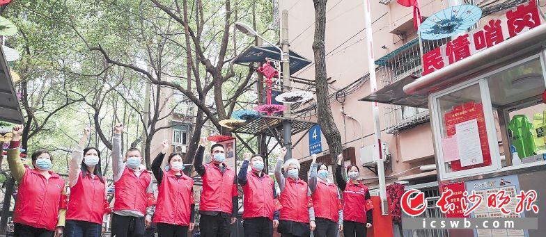 面对战“疫”大考,雨花区的党员们立足社区这一主战场,守好疫情防控和复工复产“第一线”。   翟勇  摄