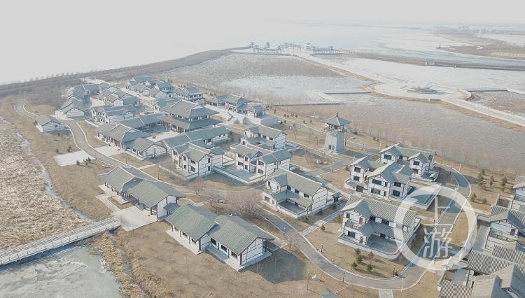 4月2日，呼兰河口湿地公园，违建的别墅类建筑部分为仿古建筑。摄影/上游新闻记者 沈度