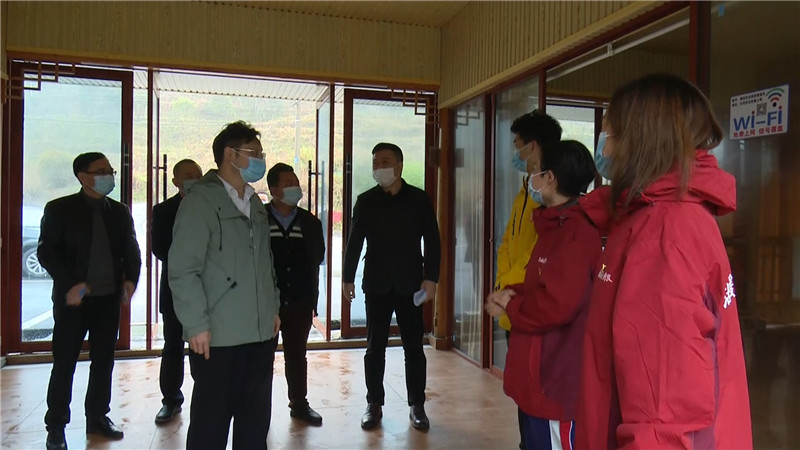 向秀亮看望慰问战疫归来医务工作者（半成品）.mp4_20200403_170430.891.jpg