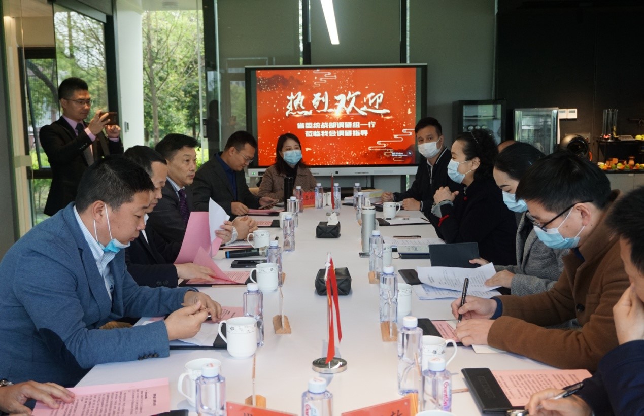川渝商会会长吴维敏代表与会企业表示,将团结和带领会员企业继续贯彻