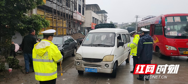 江永交警执勤_副本.jpg