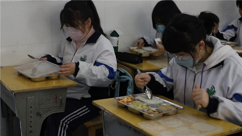4.8怀化四中：多举措保障学校安全复课开学.mp4_20200408_162154.370.jpg