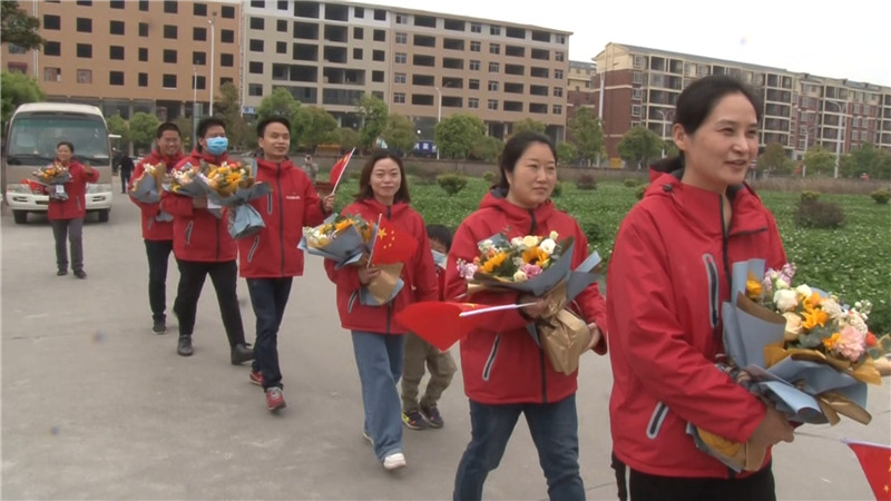 市第四人民医院8名队员回家.mp4_20200408_143518.835.jpg