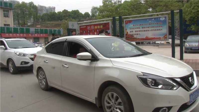 市第四人民医院8名队员回家.mp4_20200408_143616.997.jpg