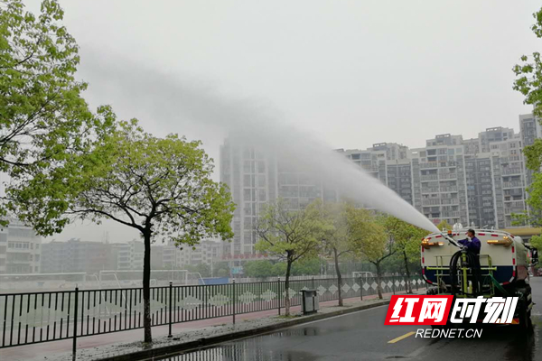 校园内消杀.jpg