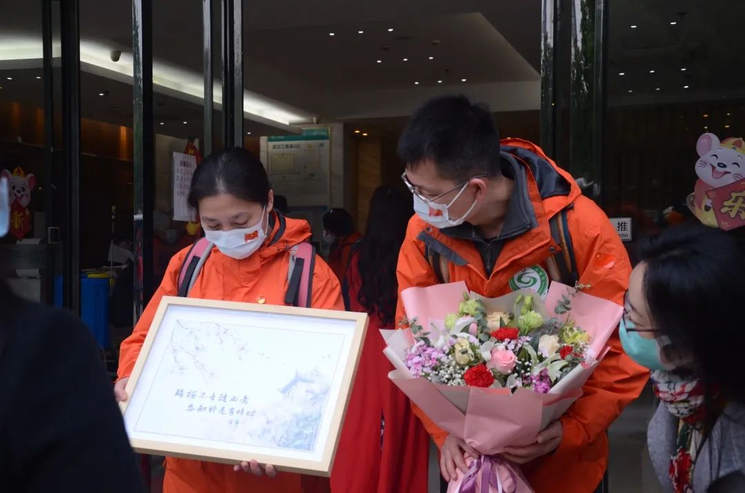 白衣执甲，今朝凯旋！武大樱花向上海第六人民医院援汉医疗队表达最深谢意！