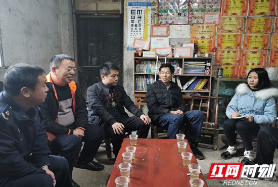 爱心助学圆学梦,扶贫帮困暖人心——张家界西中心收费站学雷锋志愿活动(张家界西收费站刘可欣)1_副本.jpg 爱心助学圆学梦,扶贫帮困暖人心——张家界西中心收费站学雷锋志愿活动(张家界西收费站刘可欣)1_副本.jpg