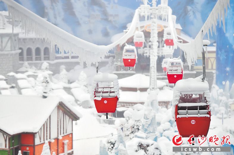 　　欢乐雪域现在温度稳定保持在-5℃，积雪厚度达30厘米。　　长沙晚报全媒体记者 王志伟 摄
