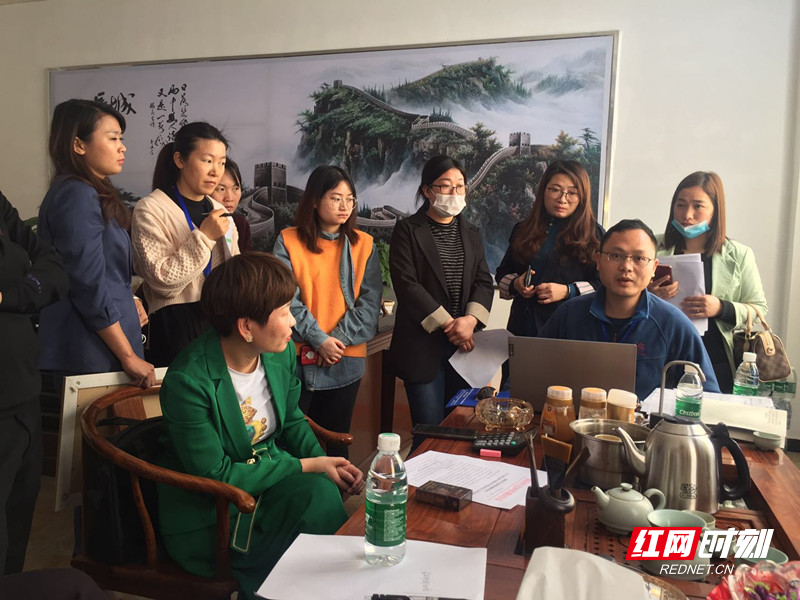 上门指导企业申报排污许可证登记.jpg 上门指导企业申报排污许可证登记.jpg