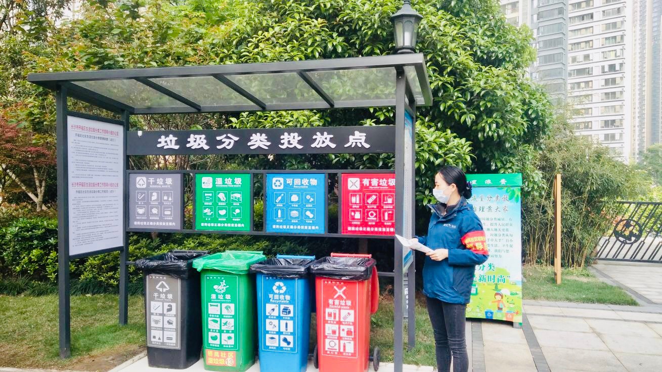 北辰三角洲“桶边指导员”严格负责。通讯员 吴数硕 摄