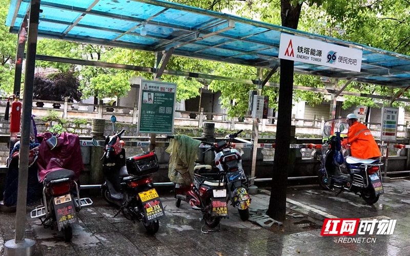 20200424东半边街电动自行车便民充吧2.jpg