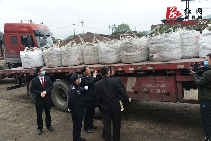 湘桂法院联动执行跨省执毕88吨矿石.jpg