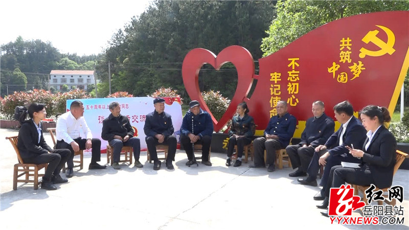 铁山村村部开展谈心谈话.jpg 铁山村村部开展谈心谈话.jpg