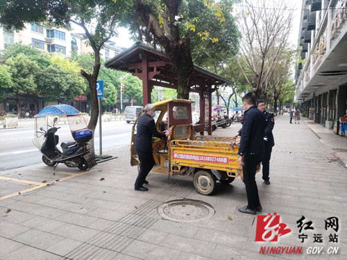 车辆任性停，城管来整治_副本500.jpg