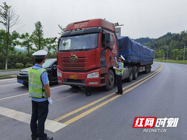 图一：检查货车.jpg