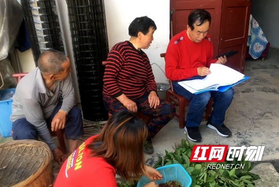 5月2日，协合乡协合村第一书记走访贫困户。.jpg