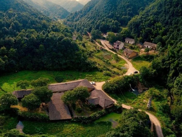 沩山,众山环绕,绵亘数十里,泉清林茂,风景秀丽,唐代道家学者司马承祯在《天地宫府图》中将其列为第十三小洞天.jpg