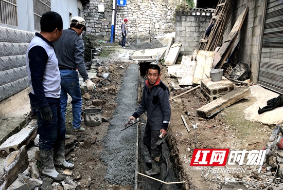 完善社区基础设施建设，共谋集体经济.jpg