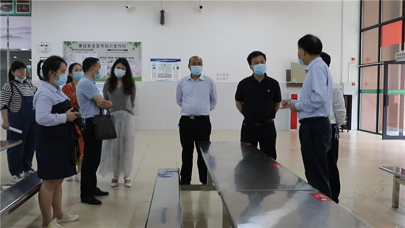 鹤城区人大视察防疫复学.mp4_20200508_154329.146.jpg