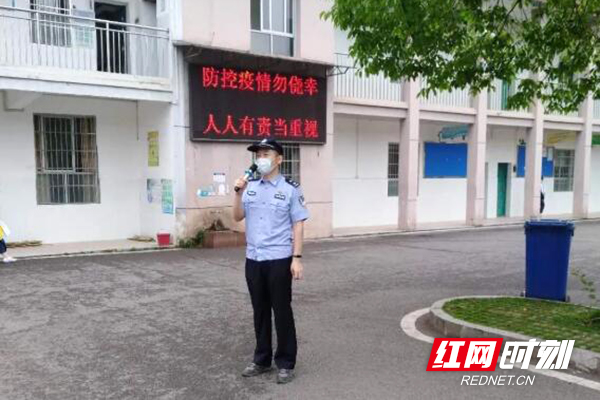 严煜警官宣讲铁路爱路护路安全知识.jpg