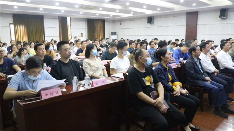 鹤城区召开纪检监察干部警示教育暨队伍教育整顿动员部署会.mp4_20200508_162633.103.jpg