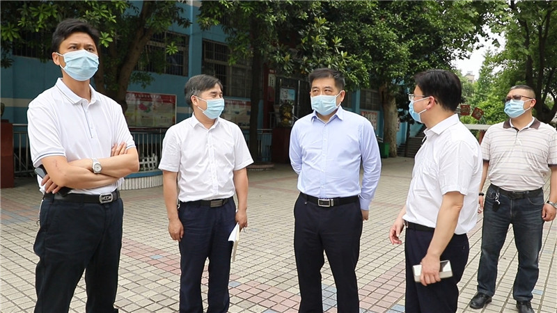 唐汇凯率队视察学校防疫及复学工作.mp4_20200508_163954.405.jpg