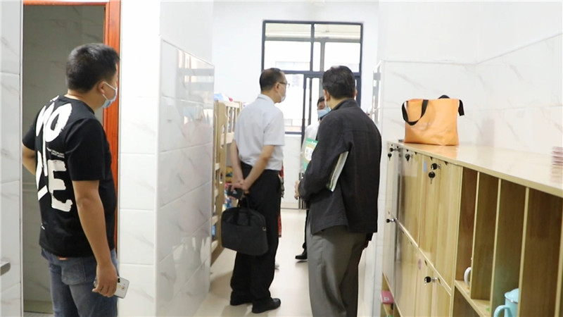 鹤城区人大视察防疫复学.mp4_20200508_154319.249.jpg