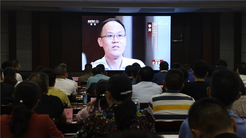 鹤城区召开纪检监察干部警示教育暨队伍教育整顿动员部署会.mp4_20200508_162536.391.jpg