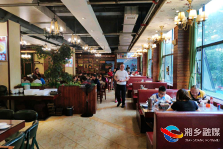 (已审核)消费市场升温系列722.jpg (已审核)消费市场升温系列722.jpg